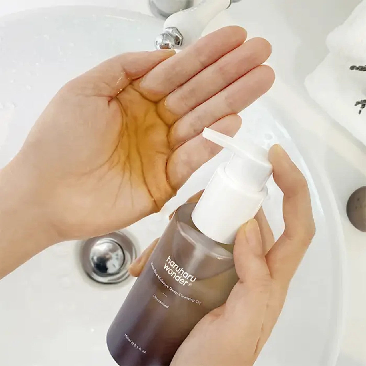 Haruharu Wonder Black Rice Moisture Deep Cleansing Oil 